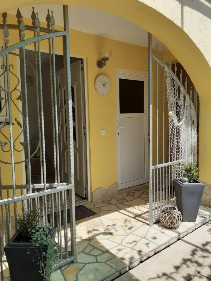 Skrbčići Apartments Familie Vujec מראה חיצוני תמונה